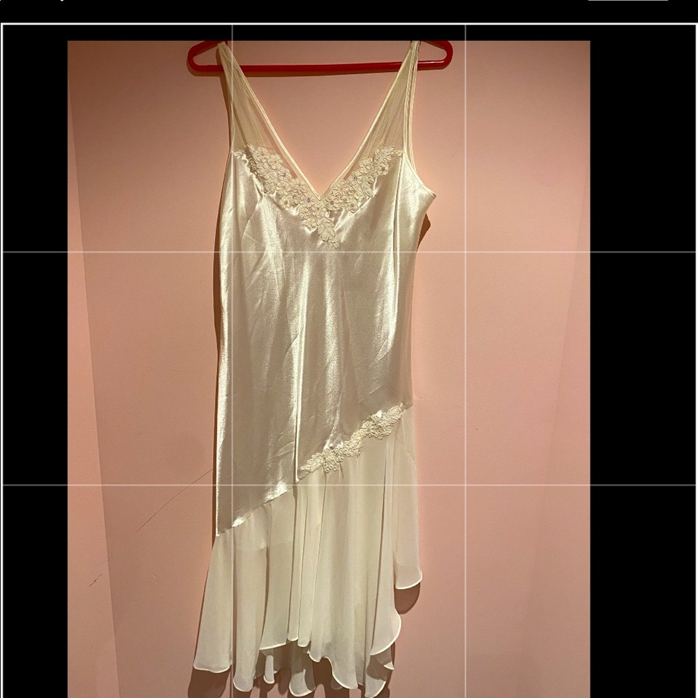 Oscar de la Renta nightgown